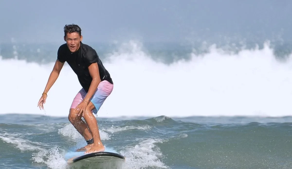 Rio Waida Melaju ke Babak 16 Besar Surf Abu Dhabi Pro 2024