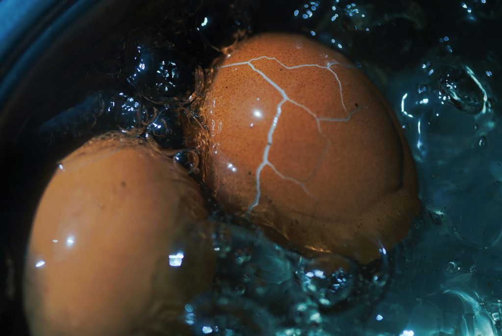Merebus telur