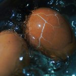 Merebus telur