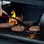 Tips memanggang daging burger